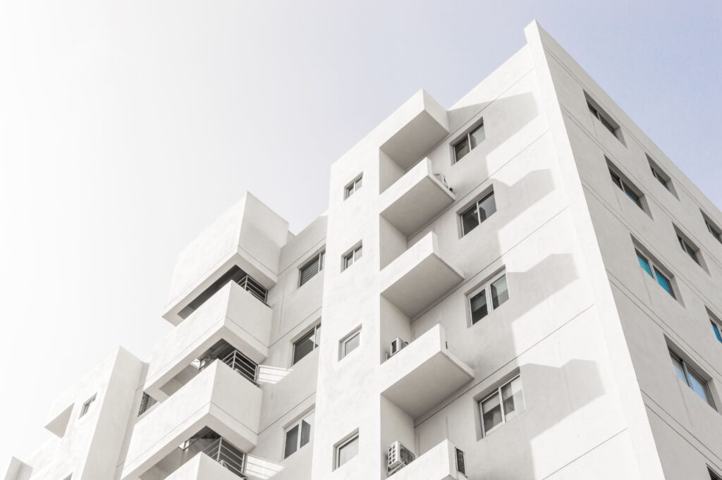 Edificio corporativo para rentar oficinas disponible en un marketplace inmobiliario